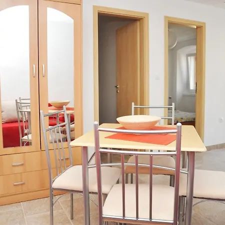 Oasis - 50 M From The Sea